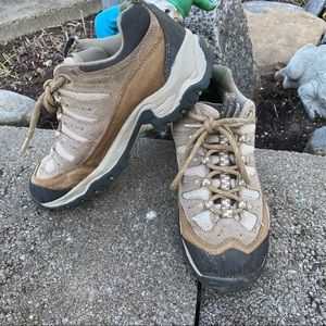 Columbia Sawtooth Women’s Hiking Boot